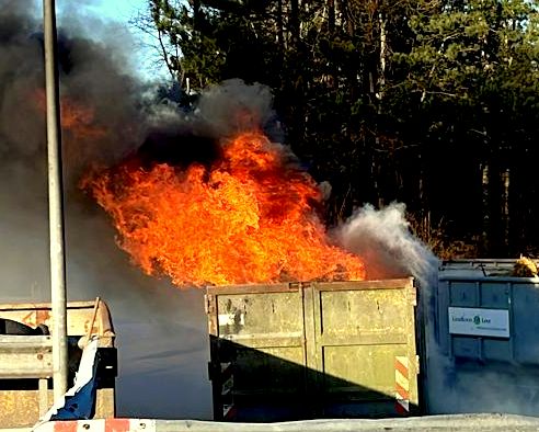 Brand Wertstoffhof Breinermoor © Landkreis Leer warnt vor Brandgefahr und gibt Tipps für die Entsorgung / Zweimal Feuer auf der Deponie